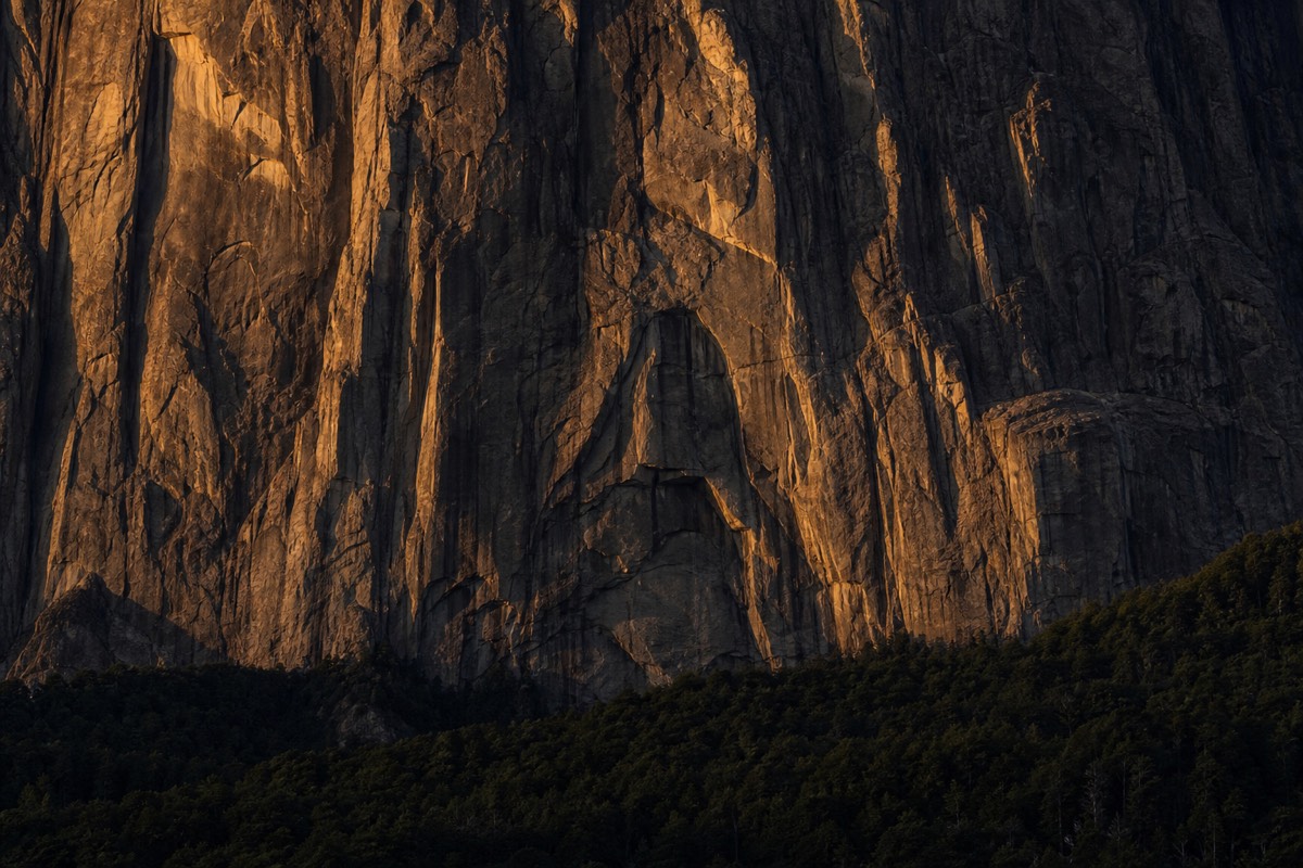 Evening light on the granite of the massif